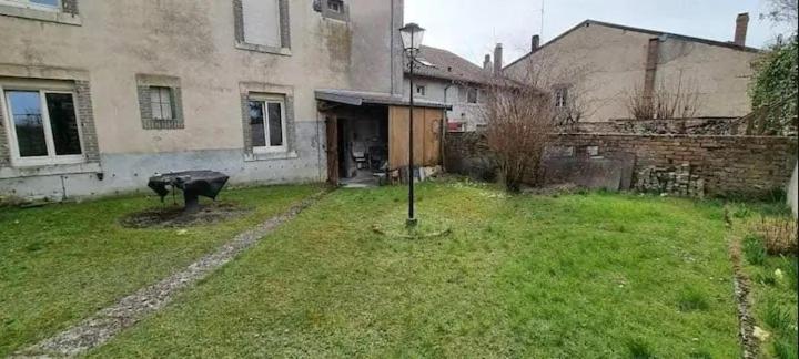 Appartamento Chambre Tout Equipee Lacroix-sur-Meuse Esterno foto